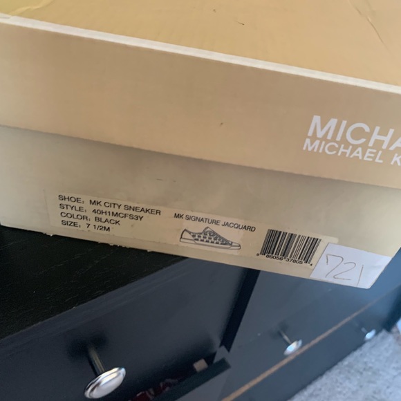 Michael Kors printed logo canvas low too sneakers - Picture 7 of 7